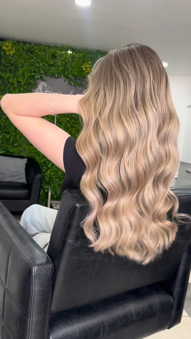 👩🏽‍🎨Još jedna #blondebalayage transformacija! 🤤
📍Vranjska 8 #beograd 
#haircolorist  #balayage  #viral