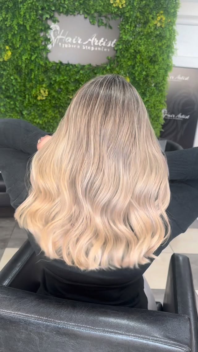 💁🏼‍♀️ #blondebalayage 🎨
📍Vranjska 8 #beograd 

#haircolorist  #hairfashion  #viral